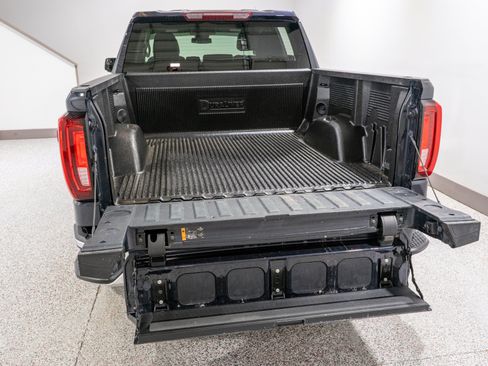 Used 2025 GMC Sierra 1500 SLT AWD/4WD image 11