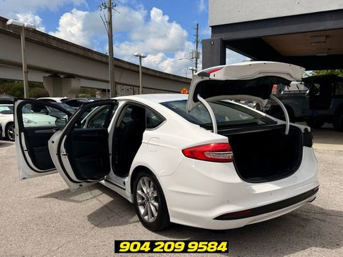 Used 2017 Ford Fusion SE w/ Fusion SE Technology Package FWD image 25