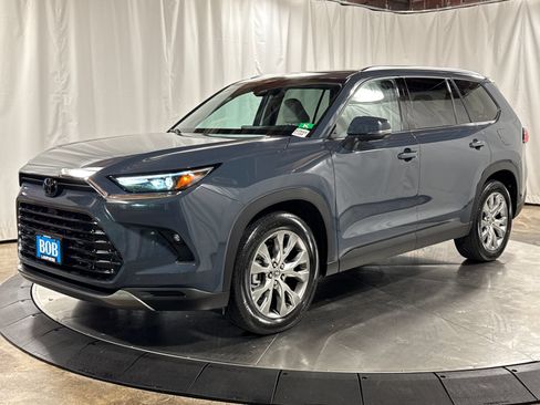 Used 2024 Toyota Grand Highlander AWD image 1