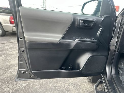 Used 2019 Toyota Tacoma SR image 12