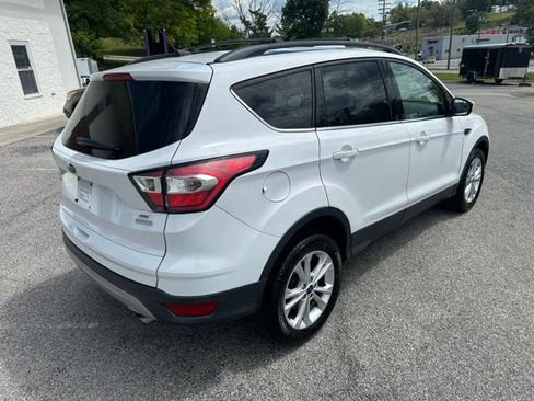 Used 2018 Ford Escape SE FWD image 2