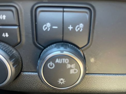 Used 2022 Chevrolet Suburban Z71 w/ Luxury Package AWD/4WD image 21