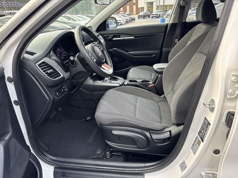 Used 2023 Kia Seltos LX AWD/4WD image 11