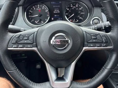 Certified 2019 Nissan Rogue SV FWD image 8