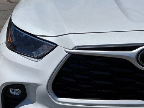 Used 2022 Toyota Highlander XLE AWD/4WD image 48