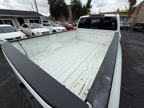 Used 2017 Nissan Titan S image 12