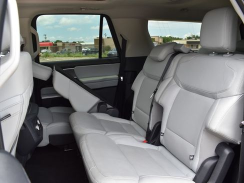 Used 2025 Ford Expedition Max Platinum AWD/4WD image 8