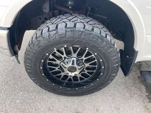 Used 2015 Ford F150 Lariat w/ Equipment Group 502A Luxury image 9