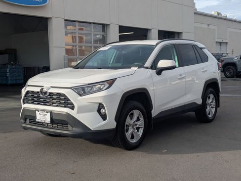 Used 2021 Toyota RAV4 XLE w/ Carpet Mat Package (TMS) image 10