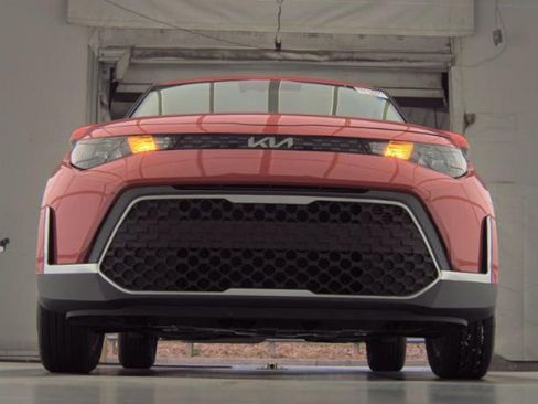 Used 2025 Kia Soul LX w/ LX Technology Package image 4