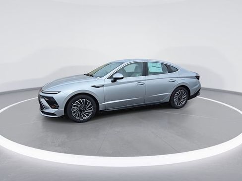 New 2025 Hyundai Sonata SEL FWD image 4