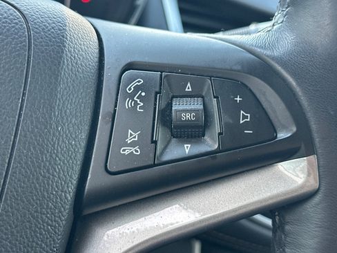 Used 2022 Chevrolet Trax LT w/ LT Convenience Package image 38