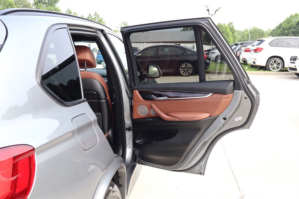 Used 2016 BMW X5 xDrive50i AWD/4WD image 46
