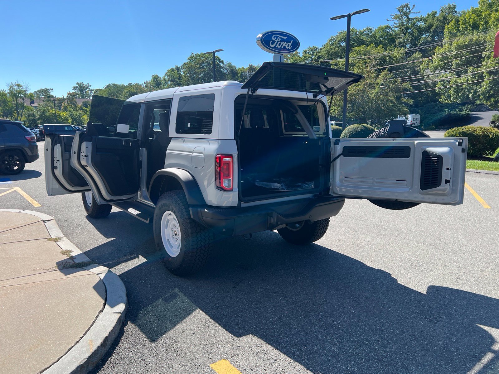New 2026 Ford Bronco Heritage Edition AWD/4WD image 9