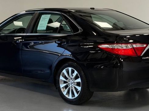 Used 2015 Toyota Camry XLE w/ Moonroof Package FWD image 4