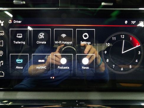 Used 2025 GMC Sierra 1500 AT4 w/ Technology Package image 24