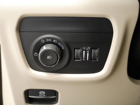 Used 2022 Jeep Grand Cherokee Limited AWD/4WD image 27