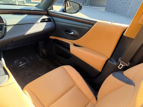 Used 2022 Lexus ES 300h w/ Premium Package image 18