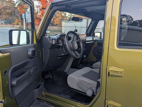 Used 2010 Jeep Wrangler Unlimited Sport image 5