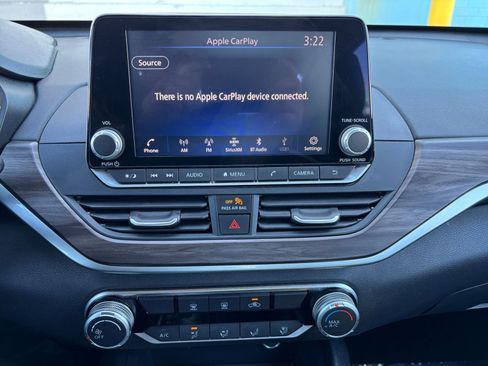 Used 2025 Nissan Altima 2.5 SV FWD image 17