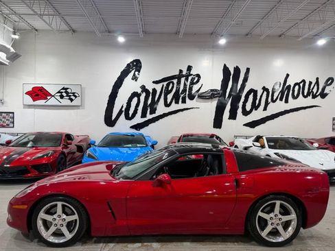 Used 2005 Chevrolet Corvette Coupe w/ Preferred Equipment Group RWD image 2