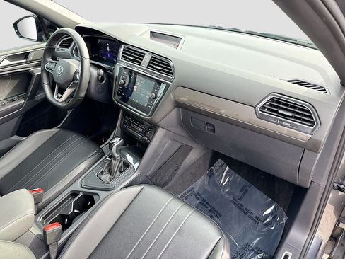 Used 2024 Volkswagen Tiguan SE R-Line FWD image 14