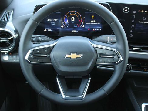 Used 2025 Chevrolet Equinox LT FWD image 13