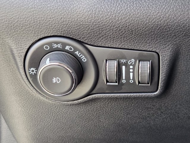 Used 2026 Jeep Compass Limited AWD/4WD image 28