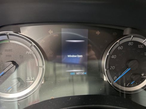 Used 2020 Toyota Highlander LE AWD/4WD image 4