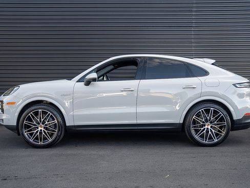 Certified 2025 Porsche Cayenne E-Hybrid Coupe AWD/4WD image 2