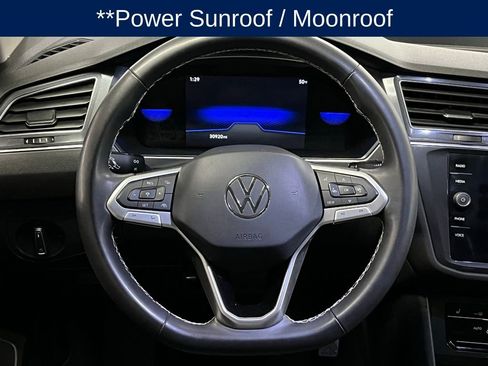 Used 2023 Volkswagen Tiguan SE w/ Panoramic Sunroof Package image 9