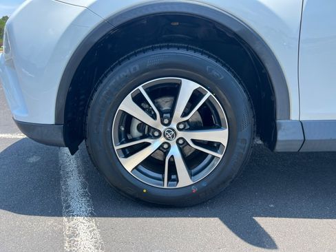 Used 2018 Toyota RAV4 XLE FWD image 31
