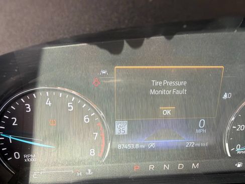 Used 2021 Ford Explorer XLT w/ Equipment Group 202A AWD/4WD image 12