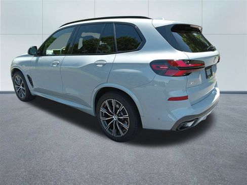 Used 2024 BMW X5 xDrive40i w/ M Sport Package AWD/4WD image 3