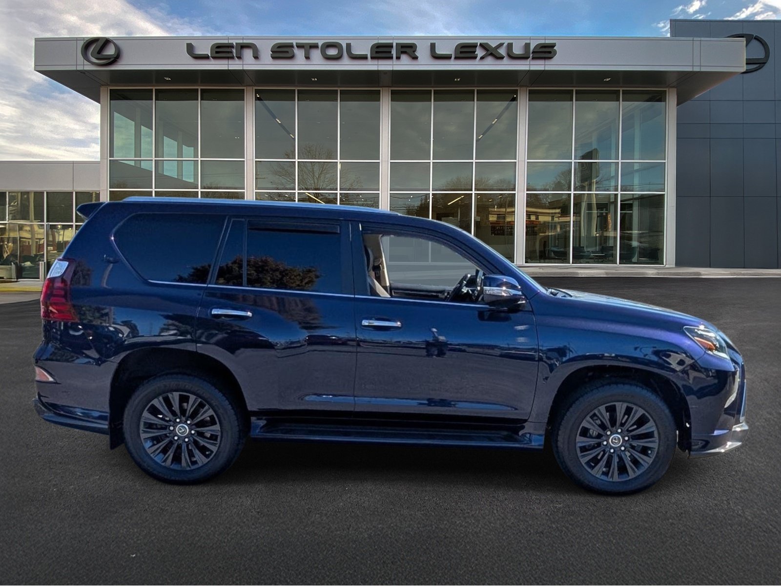 Certified 2022 Lexus GX 460 Premium w/ Accessory Package AWD/4WD image 2