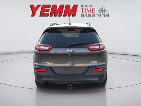 Used 2017 Jeep Cherokee Latitude w/ Cold Weather Group AWD/4WD image 7