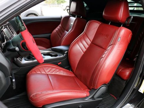 Used 2018 Dodge Challenger SRT Hellcat RWD image 31