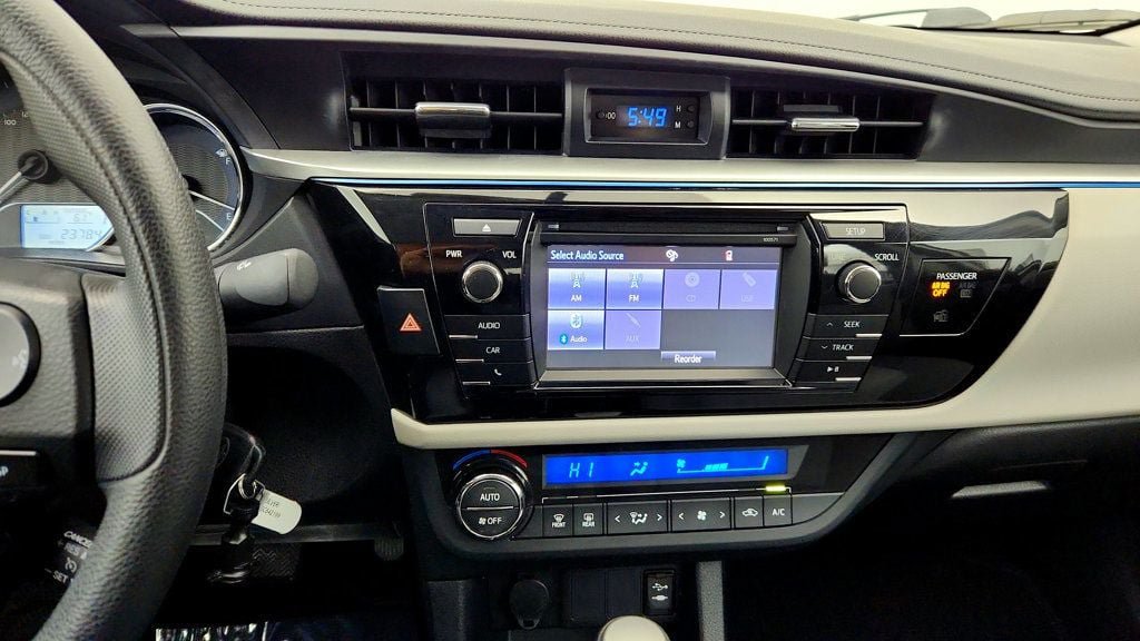 Used 2016 Toyota Corolla LE FWD image 17