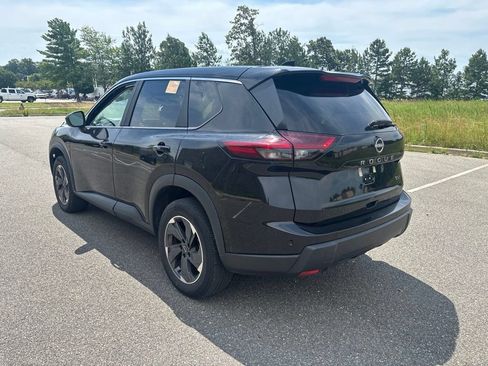 Used 2024 Nissan Rogue SV FWD image 5