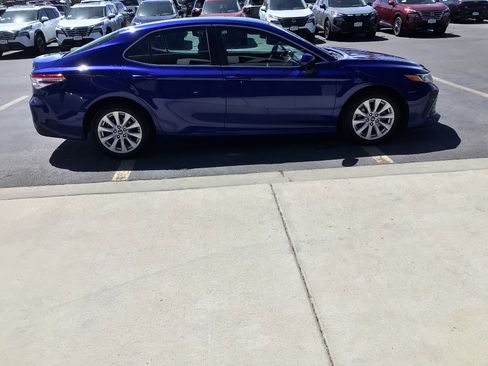 Used 2018 Toyota Camry LE FWD image 6