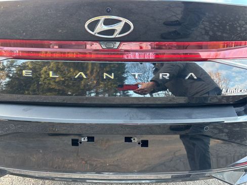 Certified 2023 Hyundai Elantra Limited image 14
