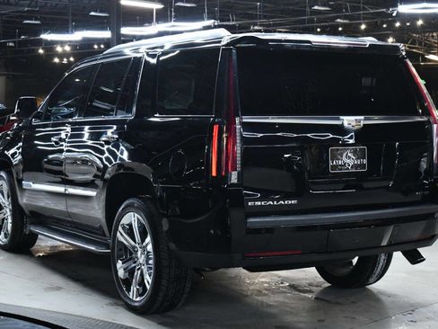 Used 2016 Cadillac Escalade Luxury image 9