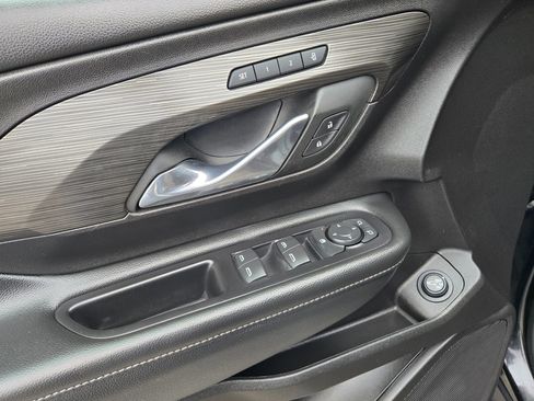 Used 2024 GMC Terrain SLT image 35