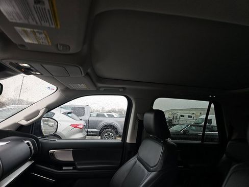 Used 2025 Ford Expedition Active image 19