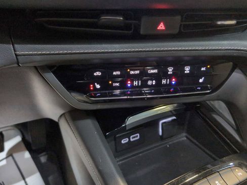 Used 2023 Buick Envision Essence image 19