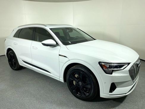 Certified 2022 Audi e-tron Premium Plus w/ Premium Plus Package image 29