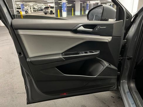 Used 2022 Volkswagen Taos SEL w/ Panoramic Sunroof Package FWD image 19