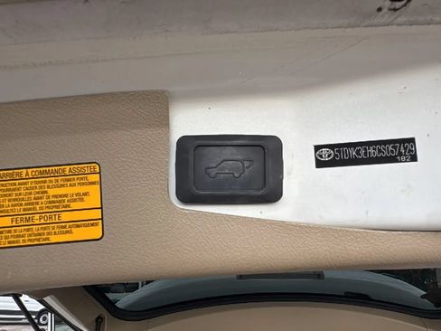 Used 2012 Toyota Highlander Limited FWD image 23