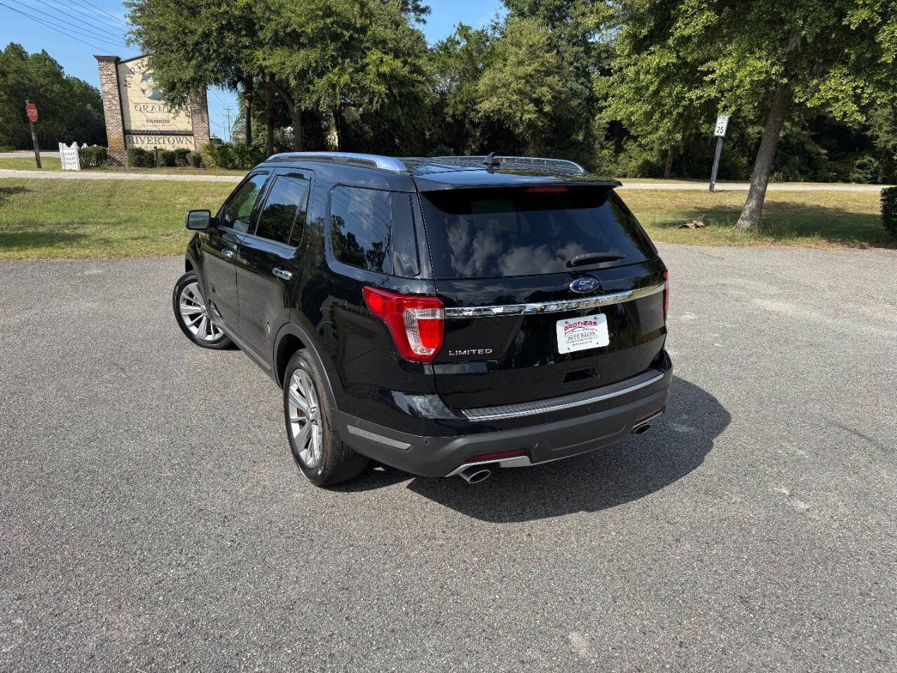 Used 2018 Ford Explorer Limited w/ Equipment Group 301A FWD image 4