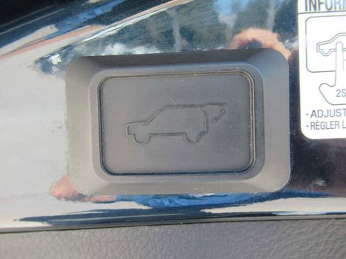 Used 2017 Toyota RAV4 Limited image 7